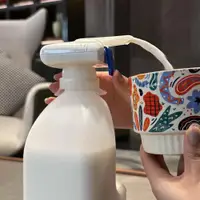 在飛比找ETMall東森購物網優惠-懶人自動出飲料吸管電動牛奶果汁按壓龍頭硅膠自抽上水馬達吸取器