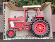 ERTL INTERNATIONAL HARVESTER 886 NEW IN BOX 1/16 Scale #461