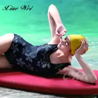 在飛比找momo購物網優惠-【SARLEE 沙麗】時尚流行三角連身泳裝(NO.19103