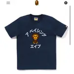 A BATHING APE® WOMEN BABY MILO KATAKANA COLLEGE TEE 女款 短袖T恤