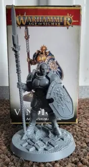 Warhammer: Age of Sigmar - Stormcast Eternals Vindicator Miniature Figure