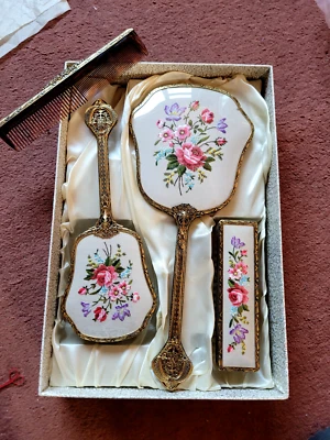 Vintag/ArtDeco. Delina.Ladies 1930 s Vanity Set X4.(New with Box)