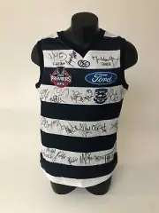 2009 GEELONG TEAM SIGNED PREMIERSHIP JUMPER - ABLETT JR SELWOOD BARTEL JOHNSON