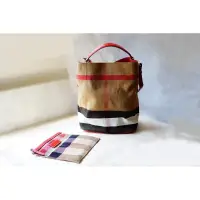 在飛比找蝦皮購物優惠-BURBERRY 格紋棉麻系列兩用HOBO水桶包(紅)