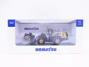Universal Hobbies Komatsu WA475-10 Wheel Loader 1/50 Log Grapple w/ 12 Logs