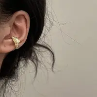 在飛比找momo購物網優惠-【Oni 歐妮】白月光 不對稱耳骨夾式耳環無耳洞耳扣耳夾耳窩