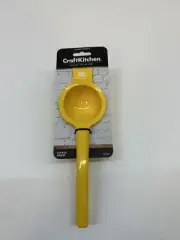Craft Kitchen Heavy Duty Yellow Manual Lemon and Lime Citrus Press and Juicer