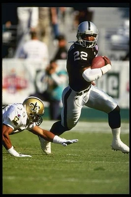 Running back Harvey Williams Los Angeles Raiders moves the ball a 1994 Old Photo