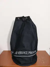 在飛比找Yahoo!奇摩拍賣優惠-義大利 Gianni Versace 古著 拳擊包 防水 束
