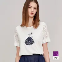 在飛比找momo購物網優惠-【ILEY 伊蕾】優雅女人刺繡拼接蕾絲袖棉質彈性上衣(白色；