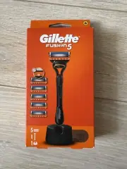 Gillette Fusion 5 Handle + 5 Razor Blades + Stand