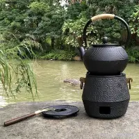 在飛比找Yahoo!奇摩拍賣優惠-現貨熱銷-鐵爐煮茶碳火煮茶器炭爐日式鐵壺茶道擺設復古加熱茶爐