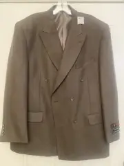 Beautiful Men's Italian suit by Nick Hilton, Taupe 2button, size 46R New With Ta