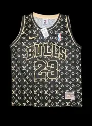 CHICAGO BULLS BLACK AND LIGHT GOLD MICHAEL JORDAN 23 JERSEY SIZE MEDIUM