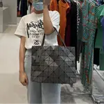 『二手精品』 ISSEY MIYAKE 三宅一生 BAOBAO ROCK 7X10 炭灰色 小號搖滾包 手提包 肩背包