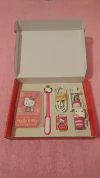 在飛比找Yahoo!奇摩拍賣優惠-❀甜心棧❀Hello Kitty(KT)行動電源 自拍棒禮盒