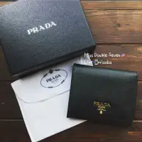 在飛比找Yahoo!奇摩拍賣優惠-Prada Saffiano 防刮三折短夾