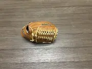 New Wilson A2000 D33 11.75” Trapeze Web Tan