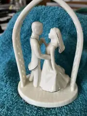 2001 Lenox Bride & Groom First Dance Cake Topper Wedding Promises Lightweight