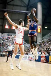 Walter Davis of the Phoenix Suns 1980s Basketball Photo 6