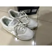 在飛比找蝦皮購物優惠-二手【New Balance】24號NB  復古鞋_中性_牙