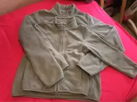 在飛比找Yahoo!奇摩拍賣優惠-LATIV Micro Fleece 灰色親子外套(大人M號