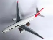 QANTAS A330 LARGE PLANE MODEL RESIN WITH WINDOWS APX 45cm 1:160