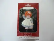 1998 Hallmark Keepsake Ornament MOP TOP WENDY MADAME ALEXANDER