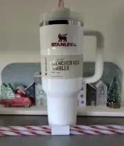 ⬜️ Stanley The Quencher H2.0 Flowstate Tumbler 40 OZ Mistletoe Twist ⬜️