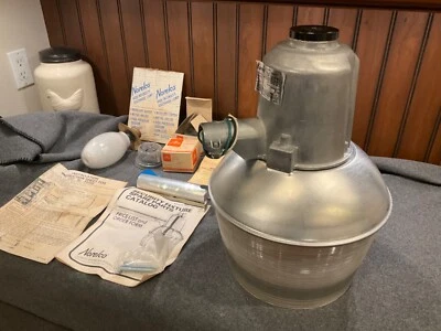 DUSK to DAWN Barn LIGHT 175W 120V Mercury Vapor Lamp VINTAGE Norelco NEW 33850