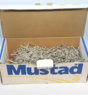 BOX OF 1000 MUSTAD DURATIN PACIFIC BASS SIZE 3/0 SALTWATER HOOKS (3498AD)