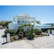 Villa 'Emerald'- Swimming Pool & Private Outdoor Heated Hydro-Massage Spa.