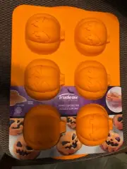 Trudeau Jumbo Silicone Cupcake Pan Halloween Pumpkins Jack-o-lantern