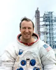 JIM LOVELL APOLLO 13 ASTRONAUT - 8X10 NASA PHOTO (BT463)