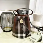 悅悅精品【BURBERRY 巴寶莉】THOMAS TB 格紋 迷你 水桶包 手提 斜背 80662131