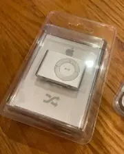 Bundled Apple iPod Shuffle 2nd Generation Silver Model A1204 1GB And Headphones