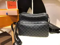 在飛比找Yahoo!奇摩拍賣優惠-※芯閣名牌精品店※ LOUIS VUITTON LV 黑格 