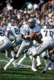 Quarterback Ken Stabler Oakland Raiders drops back to pass against- Old Photo 17