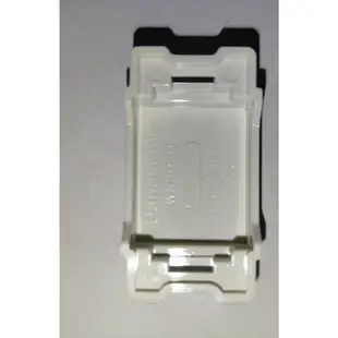 Panasonic國際牌日本製插座蓋板白色WN3020SW無孔頂蓋 {電話 資訊 電視 TV插座皆可用}