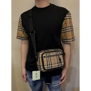 Limit精品✔️Burberry 經典 黑色字母logo、卡其格紋設計 男生 男款 側背包 斜背包 相機包 預購