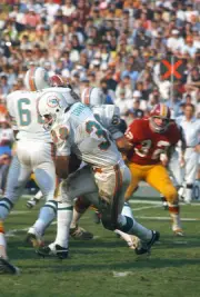Larry Csonka Miami Dolphins carries the ball v the Washington - 1973 Old Photo 2