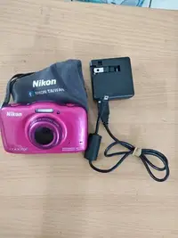 在飛比找Yahoo!奇摩拍賣優惠-包防水96新公司貨 NIKON S32 數位相機 便宜賣 s