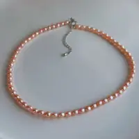 在飛比找Yahoo!奇摩拍賣優惠-活力滿滿的一天超美天然粉橙色珍珠項鍊女時尚金屬色鎖骨鍊短頸鍊