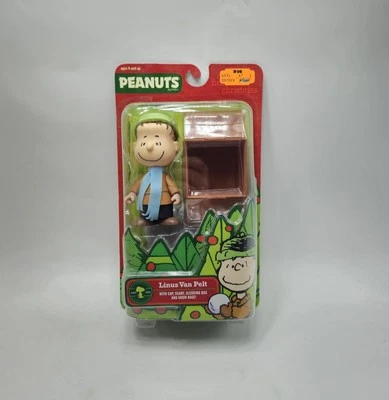 Peanuts Linus Van Pelt With Cap Scarf Sledding Box And Snow Base Charlie Brown