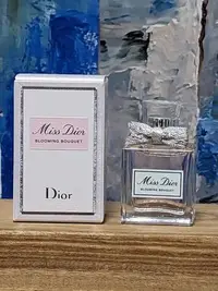 在飛比找Yahoo!奇摩拍賣優惠-香親香愛～Christian Dior CD 花漾迪奧淡香水