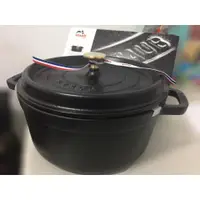 在飛比找蝦皮購物優惠-Staub 24cm 霧黑色 鑄鐵圓鍋