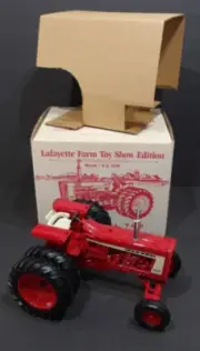 Ertl Case IH Farmall 706 Diesel WF Tractor Duals Tires 1998 LFTSE 1/16 #4759TA