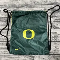 在飛比找蝦皮購物優惠-Nike Oregon Ducks 奧勒岡鴨 束口袋 抽繩包