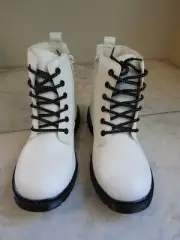 NIB FabKids Lug Glitter Sole Bright White Pantone Children's Boots Shoes Size 2