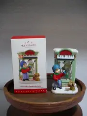 *EXCLUSIVE* Hallmark 2015.CHRISTMAS WINDOW Ornament Tammy's Tune Guitar Shop